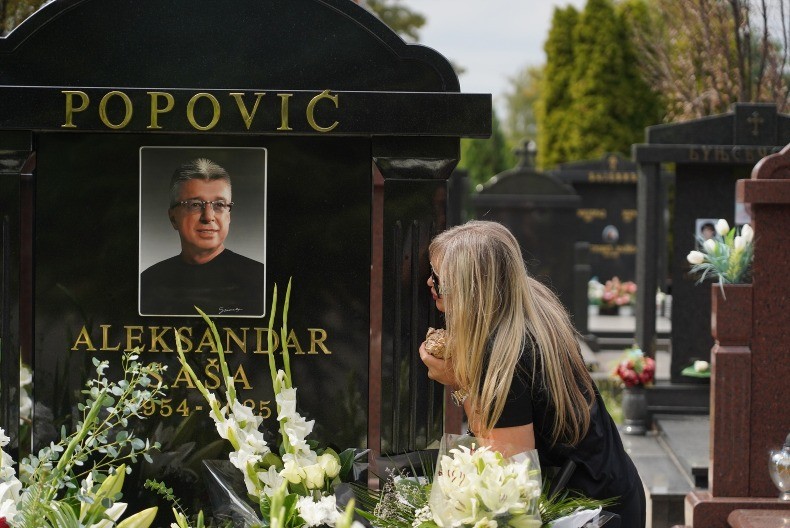 DAN NAKON POMENA OBJAVLJENA ČITULJA SAŠI POPOVIĆU Zbog njihovih reči plače cela Srbiju