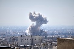 POGOĐEN CENTAR ABU DABIJA! Ima mrtvih, rakete padaju u urbanim zonama, građani HITNO beže u skloništa