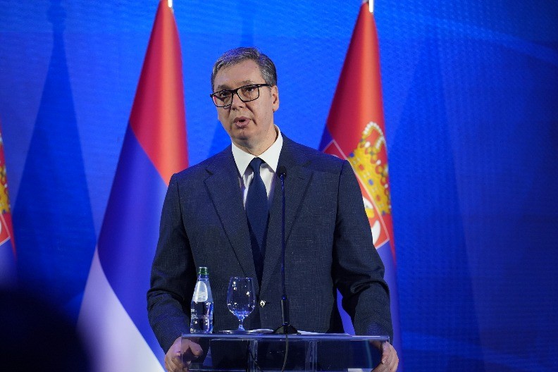 VUČIĆ U EMISIJI "IZMEĐU REDOVA" Kako će izgledati politička mapa Srbije u 2026. godini