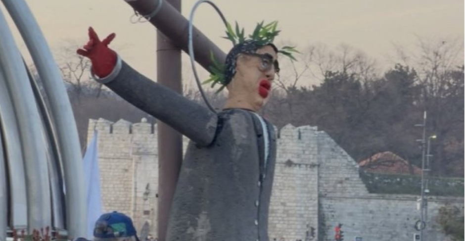 BLOKADERI "RAZAPELI" VUČIĆA NA KRST Bolesna mržnja otišla korak dalje