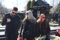 "RECITE MU ŠTA IMATE, JER VAS VIŠE NEĆE ČUTI" Najpotresniji detalj o smrti Saše Popovića, porodica grca u suzama 