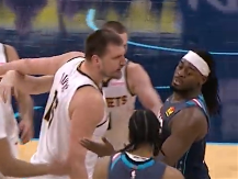 SMEŠNO Podlo izudarao Jokića, sad se sramno pravda 