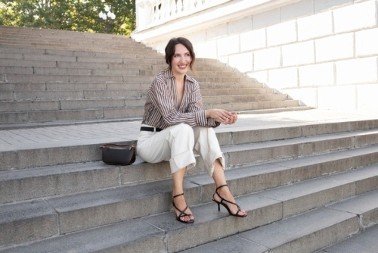 Najmodernije farmerke ovog proleća nisu plave: Novi trend osvaja ulice