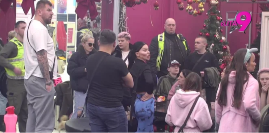 VANREDNI ULAZAK U ELITU USRED BELOG DANA Učesnici zanemeli kada su je videli, nastala opšta pometnja! (FOTO)