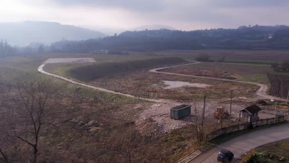  PROGOVORIO DEDA OTETOG DEČAKA "Pokazivao mu je neko žbunje i govorio da tamo ima tela koje su već pojeli crvi"