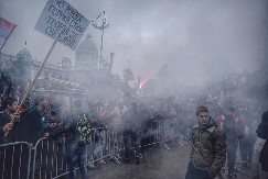 TOTALNI RAT U BLOKADERSKIM REDOVIMA! Plenumaši se osilili i fizički prete opoziciji