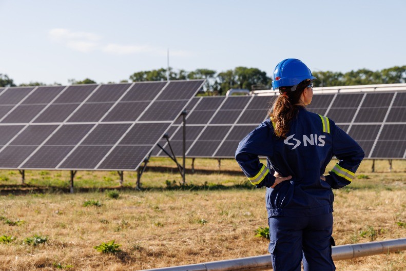 NASTAVAK INVESTICIJA U OBNOVLJIVE IZVORE ENERGIJE Puštena u rad najveća fotonaponska elektrana NIS-a