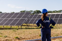 NASTAVAK INVESTICIJA U OBNOVLJIVE IZVORE ENERGIJE Puštena u rad najveća fotonaponska elektrana NIS-a