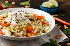 PILEĆA SALATA SA KIKIRIKIJEM RAZVALJUJE UKUSOM Klasik bez mane