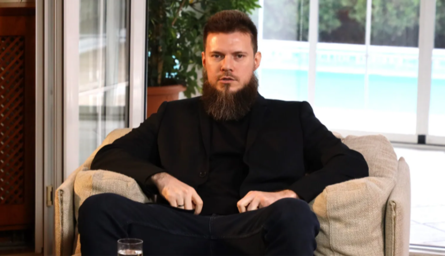 SAŠA POPOVIĆ BI BIO PRESREĆAN DA OVO VIDI Suzanin sin u prvoj šetnji sa ćerkicom koja ima tek 8 dana!