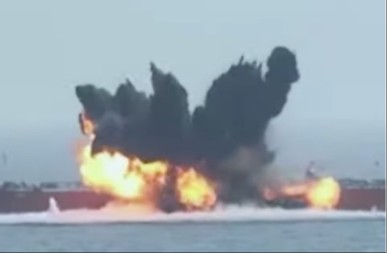 NIKO NE MOŽE DA PROĐE! Iran uništio zapadni brod u Ormuskom moreuzu