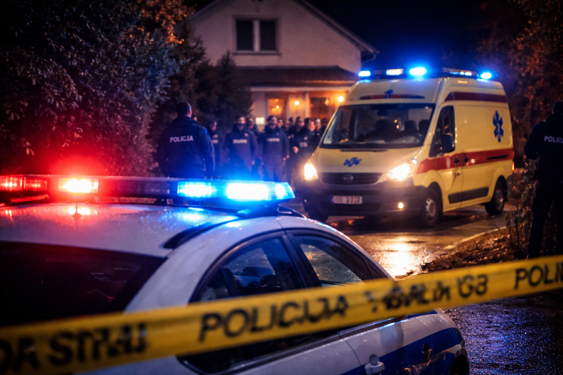   DETALJI POLICIJSKE POTERE Nakon što je slupao auto pešice pokušao da pobegne