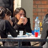 POZLILO MAJCI DARKA LAZIĆA Branku polivaju ispred porodične kuće, potresne scene (VIDEO)