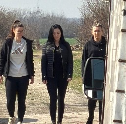 DRAGANOVA UDOVICA VAN SEBE Osamila se i jeca, ne može da stoji na nogama (VIDEO) 