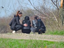 DRAGANOVA UDOVICA VAN SEBE Osamila se i jeca, ne može da stoji na nogama (VIDEO) 