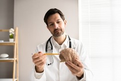 Neurolog upozorava: "3 stvari koje nikada ne radim zbog rizika od moždanog udara"