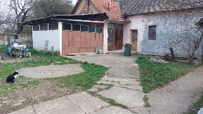 DEDA IZBO DVE STARICE NOŽEM Jednu polio benzinom da je spali! 