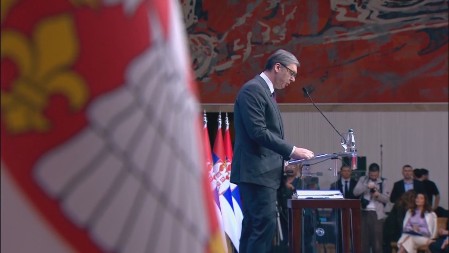 VUČIĆ POSLAO EMOTIVNU PORUKU SRBIJI! „Ta svetlost u prozoru – to je naš dom“