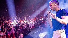 BEČ JE GOREO! Spektakl Saše Kovačevića u dupke punoj Areni Hallmann Dome (FOTO/VIDEO)