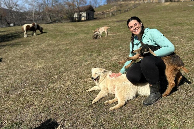 Svaka koza ime ime, a jariće nuna pred spavanje: Lepa Jovana se vratila na selo - OVAKO izgleda njen dan, KAPA DOLE