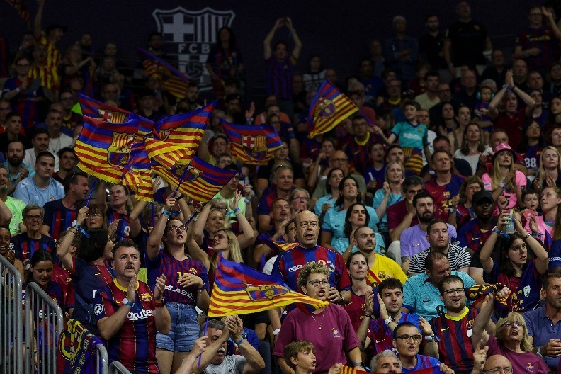 SVI MU SE SMEJU Navijač Barselone krenuo na utakmicu Lige šampiona, pa završio na pogrešnom stadionu