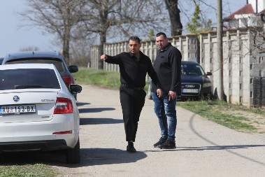 NA DAN SAHRANE SE OGLASILA, NEĆE DOĆI DA ISPRATI LAZIĆEVOG BRATA Evo zašto Darkove kume nema u Brestaču