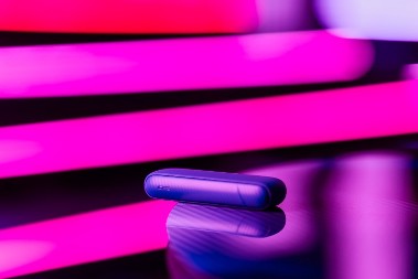 IQOS lansirao Electric Purple – nijansu inspirisanu istraživanjem i hrabrošću