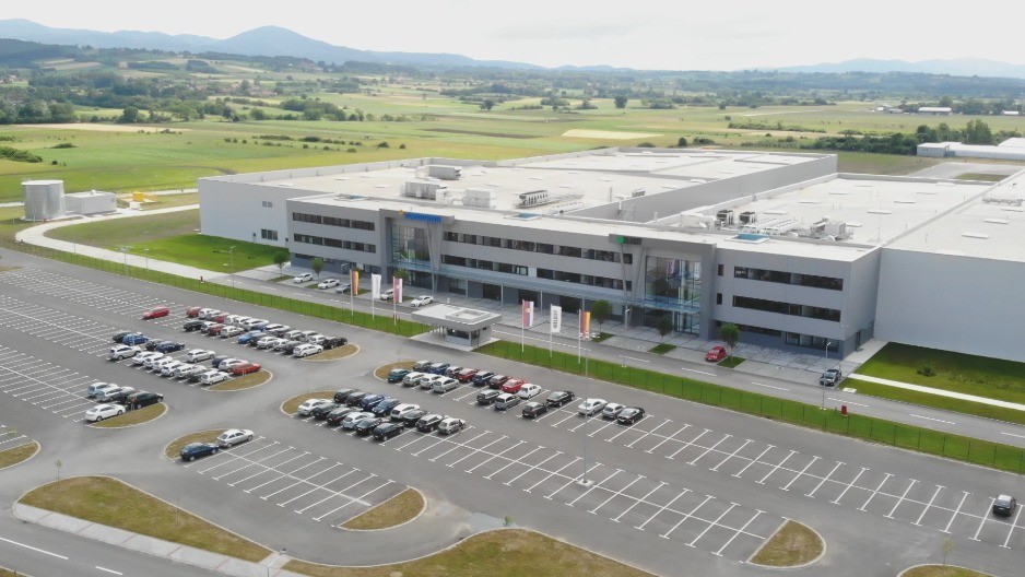 Zabeležen rast spoljne trgovine za preko 6 odsto - izvoze se proizvodi od gvožđa i čelika a najviše uvoze automobili