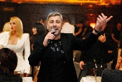 JOVAN PERIŠIĆ PRVI PUT ZAPEVAO U RESTORANU "DVA JELENA" Atmosfera za pamćenje