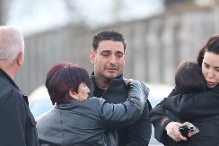 NAJTUŽNIJI DAN U PORODICI DARKA LAZIĆA Pevač sahranjuje brata, a jedna stvar na groblju rasplakaće sve