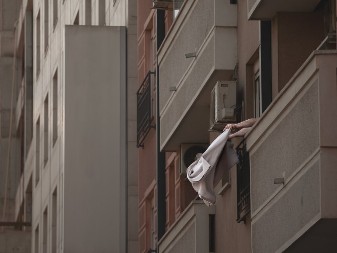 INTERNET EKSPLODIRAO Evo koliku kiriju traže mladiću za RASPALI stan - da li je realno?!