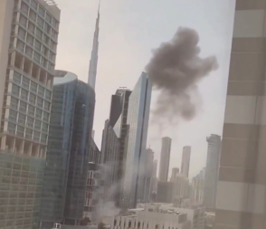 SNAŽNE EKSPLOZIJE ODJEKUJU DUBAIJEM! Buknuo požar, crni dim prekrio deo grada, objavljen snimak (VIDEO) 