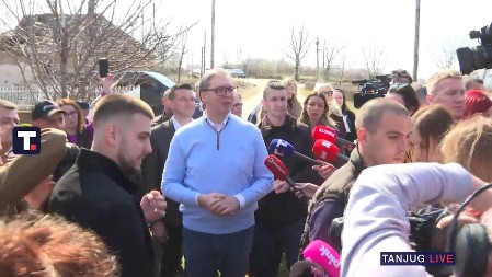 VUČIĆ U SMEDEREVSKOJ PALANCI Predsednik Srbije obilazi domaćinstvo Đorđevića u Mramorcu (VIDEO)