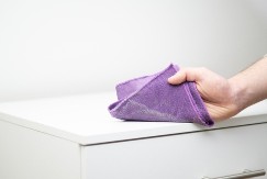 Velika prevara sa vlažnim maramicama: Sipajte na običnu krpu ovo i prašina se neće lepiti nedeljama!