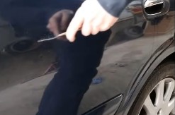 IMATE OGREBOTINU NA AUTU? Evo šta se desi kad je namažete pastom za zube, ljudi ostaju u šoku!