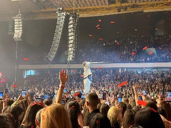 SPENS RASPRODAT DO POSLEDNJEG MESTA Euforija publike na prvom velikom koncertu Jakova Jozinovića u Srbiji! (VIDEO)