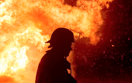 SPLAV EKSPLODIRAO U PLAMENU! Savski nasip pretvoren u pakao, vetar nosi vatru