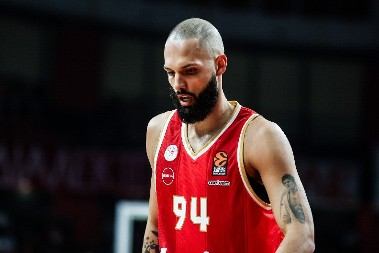 LUDNICA U GRČKOJ As Olimpijakosa se umalo pobio sa navijačem (VIDEO)