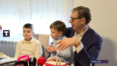 "SAMO SAM ZBOG TEBE DOŠAO" Vučića ugostila porodica Knežević u Bajinoj Bašti, predsednik poručio malom Andriji: Ti si mi najvažniji na svetu danas