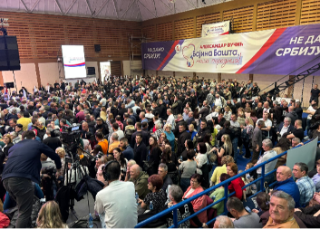 BAJINA BAŠTA ČEKA VUČIĆA Predsednik govori na mitingu, u hali igla nema gde da padne