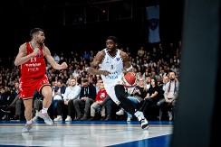 DUBAI - CRVENA ZVEZDA Rapsodija domaćina, crveno-beli u dvocifrenom zaostatku