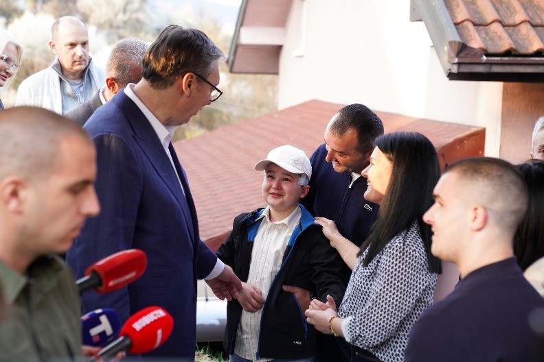 SUZE MALOG ANDRIJE SLOMILE VUČIĆA I CELU SRBIJU: "Sine, ja sam danas ovde samo zbog tebe došao" (VIDEO)