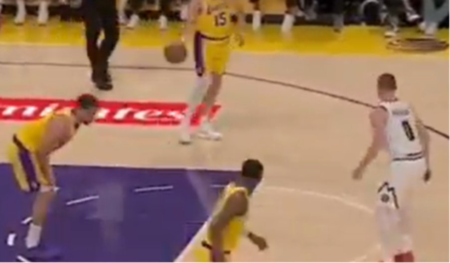 OVO JE BAŠ BOLELO Dončić dobio udarac u međunožje, kamere sve snimile (VIDEO)