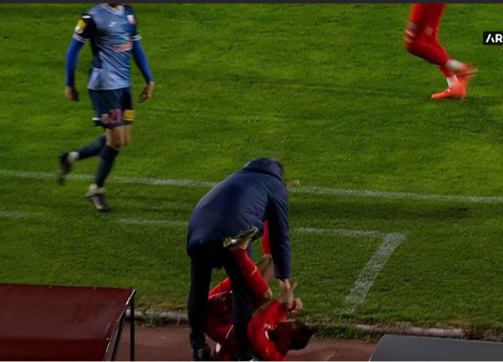 BIZARNO Trener Vojvodine dobio kramponima po čelu (FOTO)