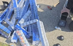 ŠVERC CIGARETA NA PREŠEVU Paklice krili u tabureima i šasiji kombija