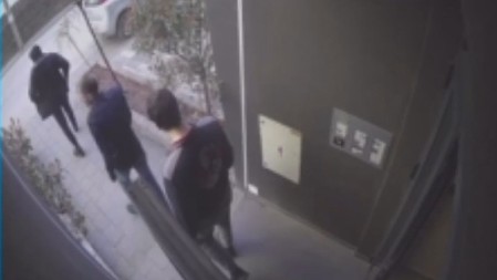 KAMERA SNIMILA OSUMNJIČENE ZA UBISTVO U ČAČKU? Muškarac (58) ubijen čekićem (VIDEO)