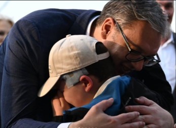 TI SI MI NAJVAŽNIJI, HRABRI MALI ANĐELE! Predsednik malom Andriji obećao specijalni poklon