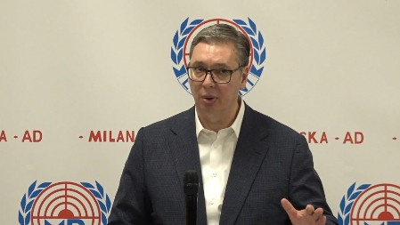 "DRŽAVA SE NEĆE NIKAD ODREĆI VEĆINSKOG VLASNIŠTVA" Predsednik Vučić u fabrici MB Namenska u Lučanima