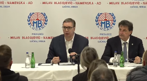 VUČIĆ U FABRICI MB NAMENSKA LUČANI Dočekao ga je veliki broj zaposlenih
