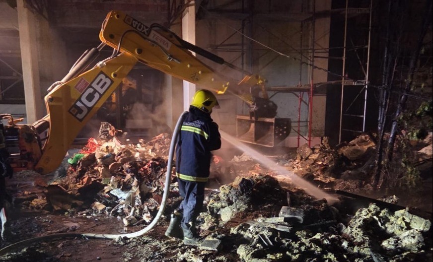 POŽAR U ŠKOLI U KOSJERIĆU Plamen progutao deo objekta u rekonstrukciji